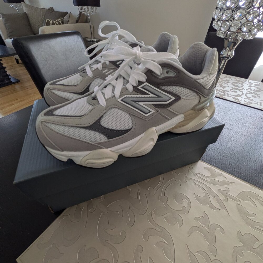 New Balance Kids' 9060 Sneakers, Grey 5.5